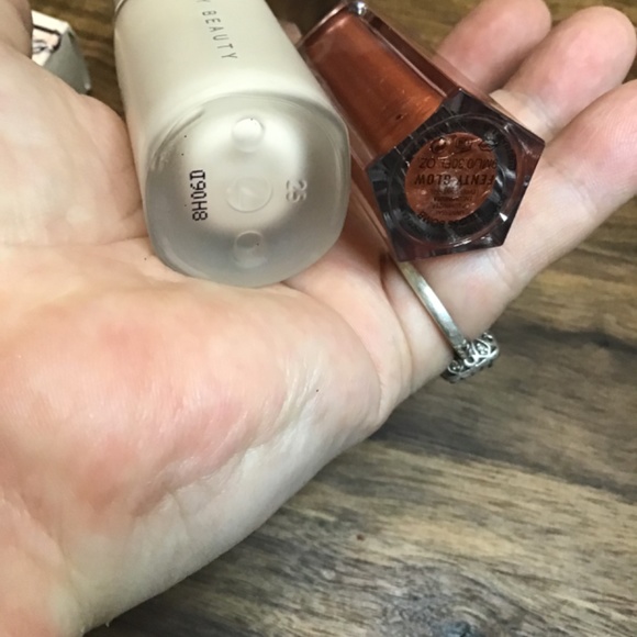 Fenty pro filter instant retouch primer soft matte and gloss bomb in fenty glow - Picture 7 of 9